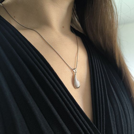 Silver pendant without stones