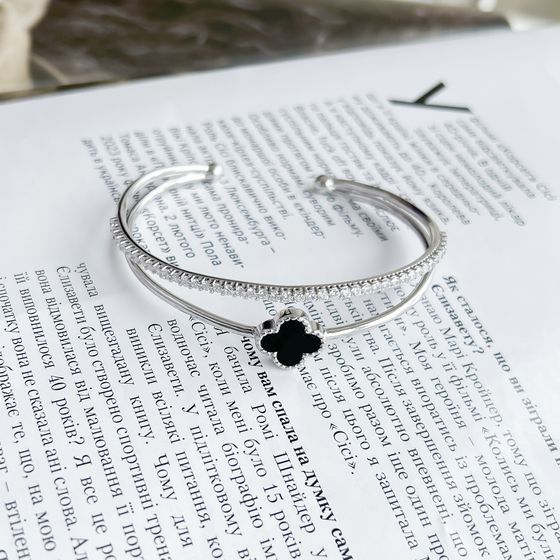 Silver bracelet with onyx