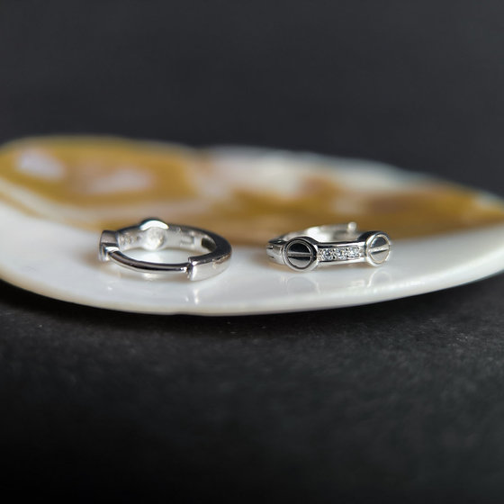 Silver earrings with cubic zirconia