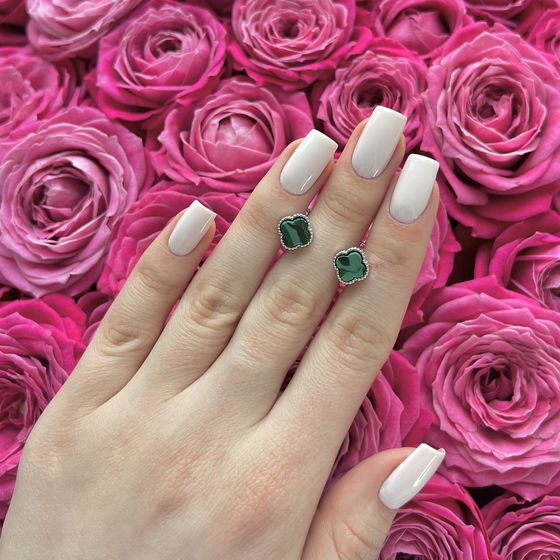 Silver earrings with malachite