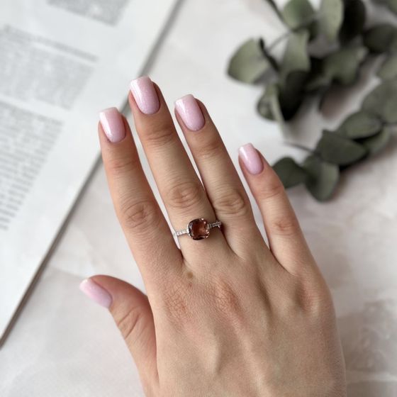 Silver ring with a 3.064-carat sultanite