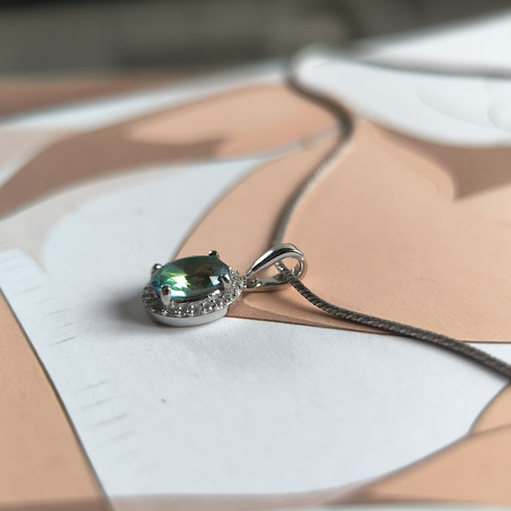 Серебряная подвеска с мистик топазом 1.098ct, фианитами