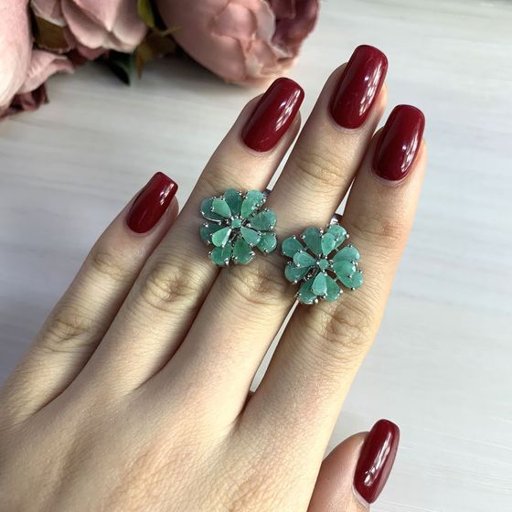 Серебряные серьги с изумрудом