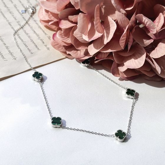 Silver necklace with malachite
