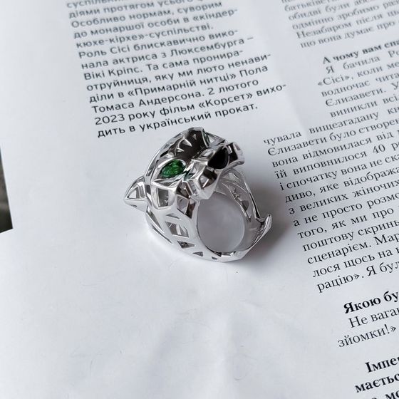 Silver ring with phianites, semallu