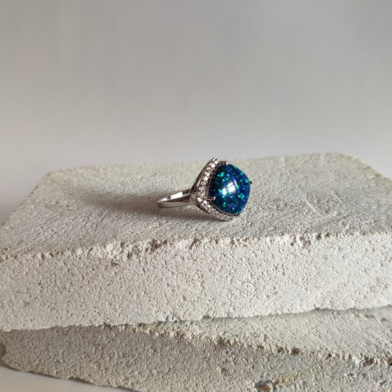 Silver ring with opal 2.986ct