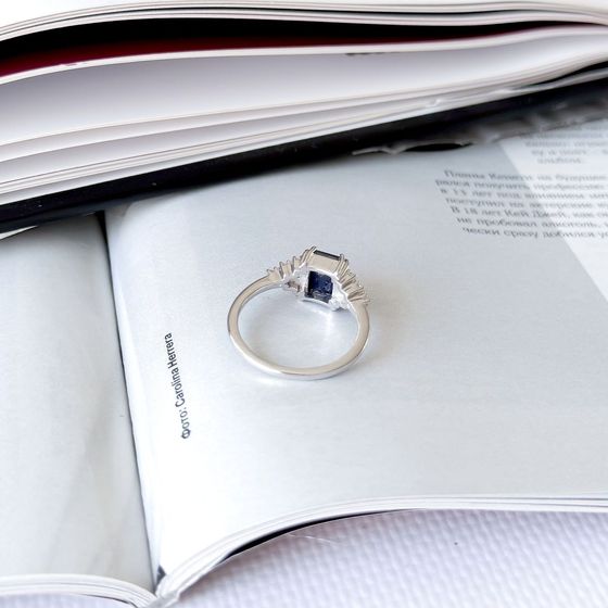 Sterling silver ring with sapphire 1.947ct, phianites