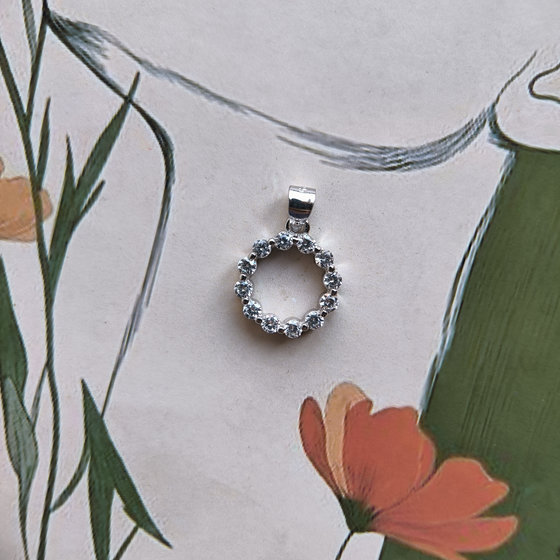 Silver pendant with cubic zirconia