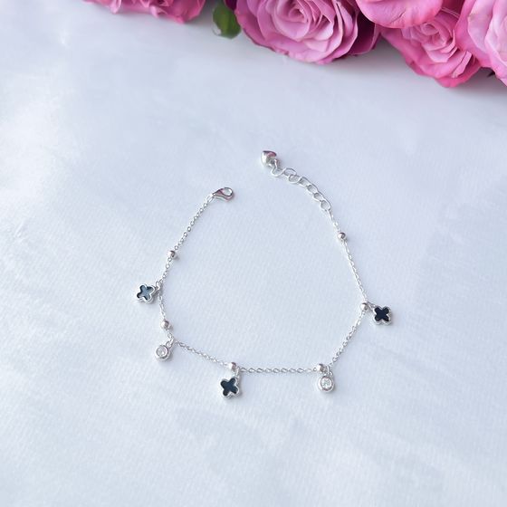 Silver bracelet with yemallu, phianites