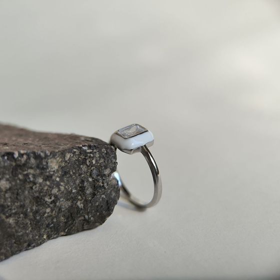 Silver ring with phianites, semallu