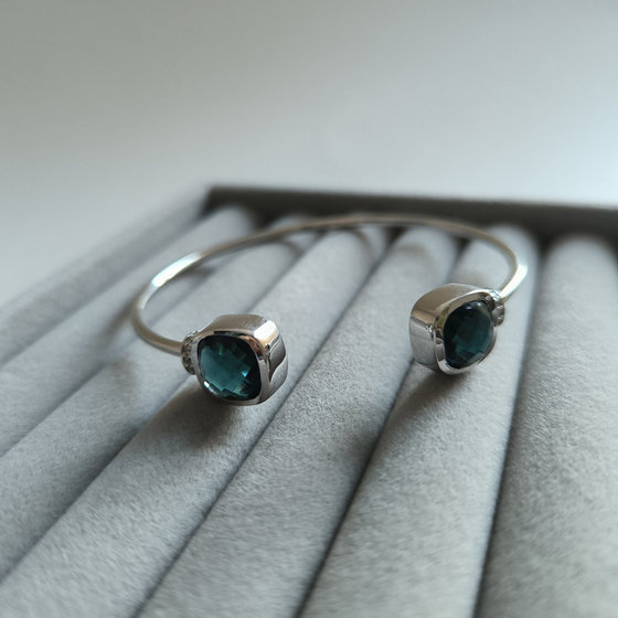 Срібний браслет з топазом Лондон Блю 7.433ct, фіанітами