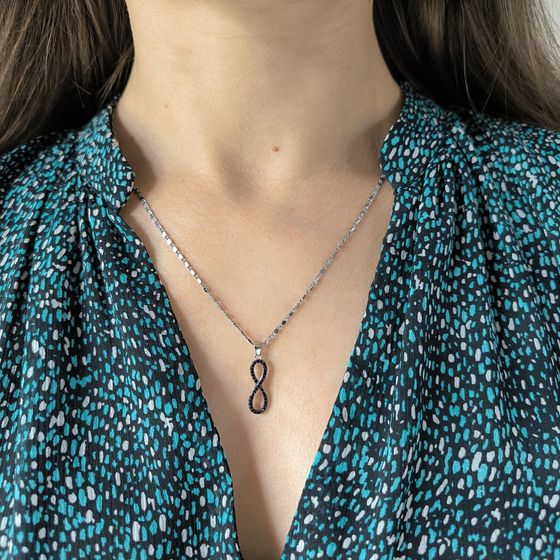 Silver pendant with phianites