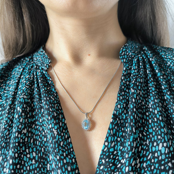 Silver pendant with 3.265ct topaz and cubic zirconia