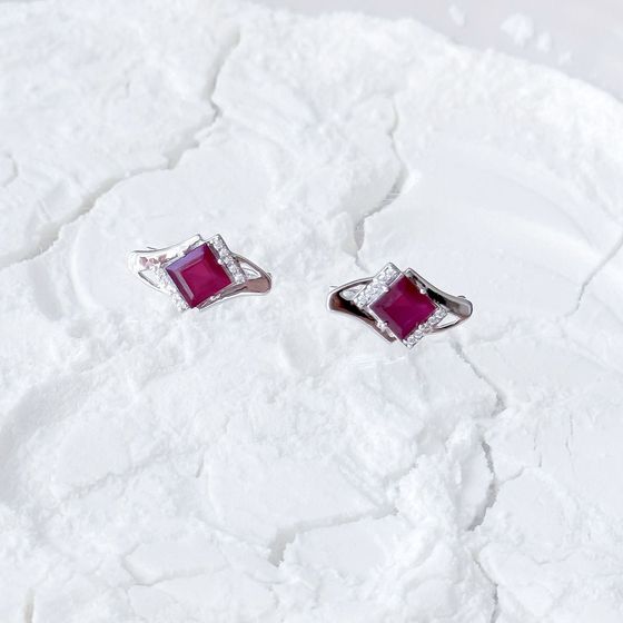 Срібні сережки з рубіном 2.633ct, фіанітами