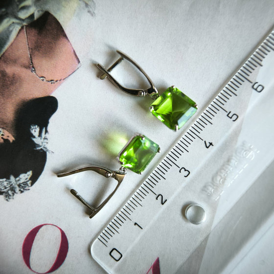 Silver Earrings with Chrysolite (8.505 ct)