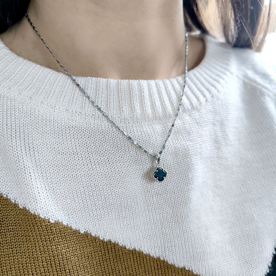 Silver pendant with onyx