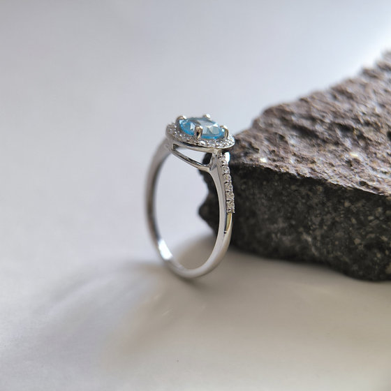 Silver ring with a 1.424-carat topaz and cubic zirconia