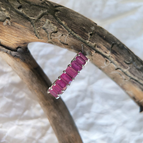 Silver ring with a 3.552ct ruby