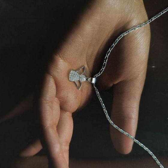 Silver pendant with phianites