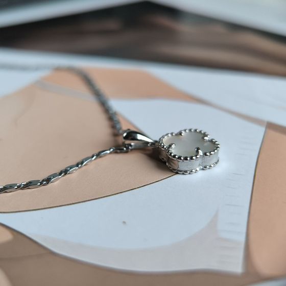 Silver pendant with mother-of-pearl