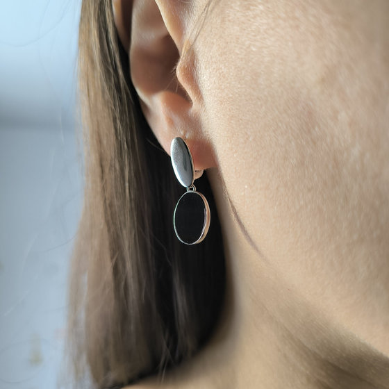 Silver earrings with onyx