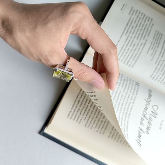 Срібна каблучка із зеленим кварцом 14.86ct, фіанітами