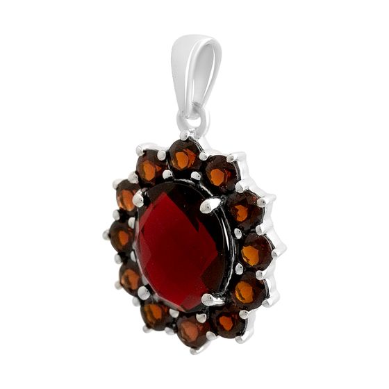 Silver pendant with a 4.007 ct nano garnet