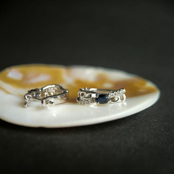 Sterling silver earrings with sapphire 1.072ct, pave diamonds