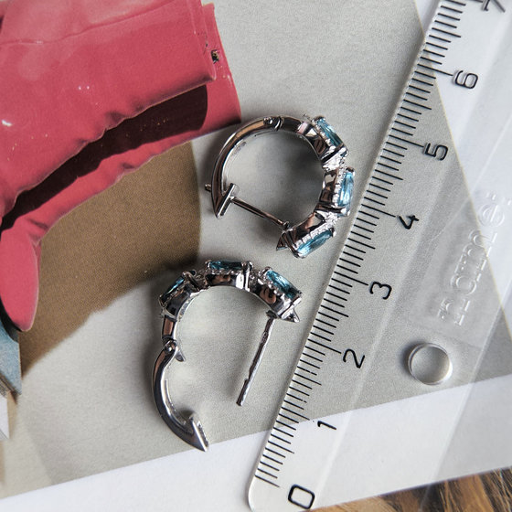 Срібні сережки з топазом Лондон Блю 2.509ct, фіанітами