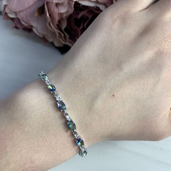 Silver bracelet with a 4.838-carat mystic topaz