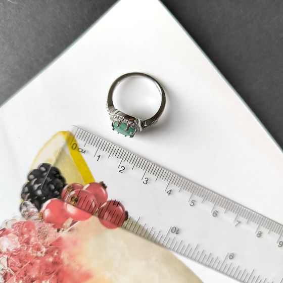 Sterling silver ring with emerald 3.14ct, phianites