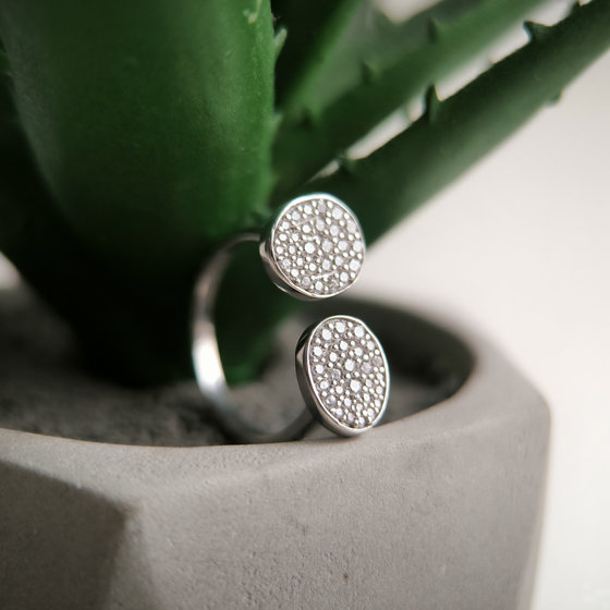 Срібна каблучка з фіанітами 0.55ct