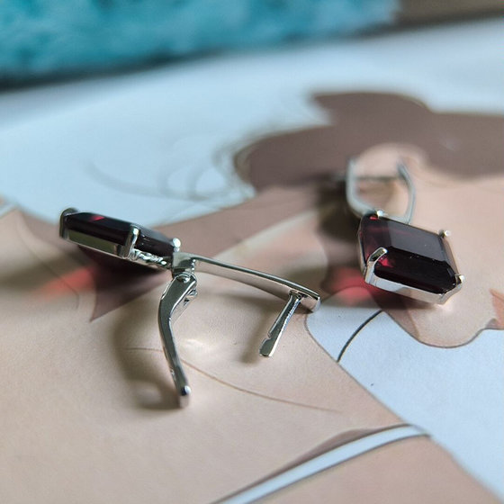 Silver earrings with a 7.825ct nano garnet