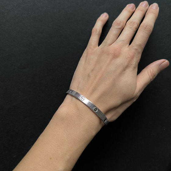 Silver bracelet without stones