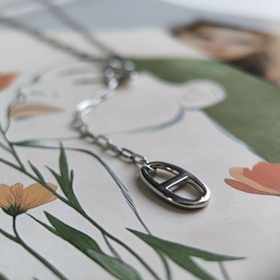 Silver necklace without stones