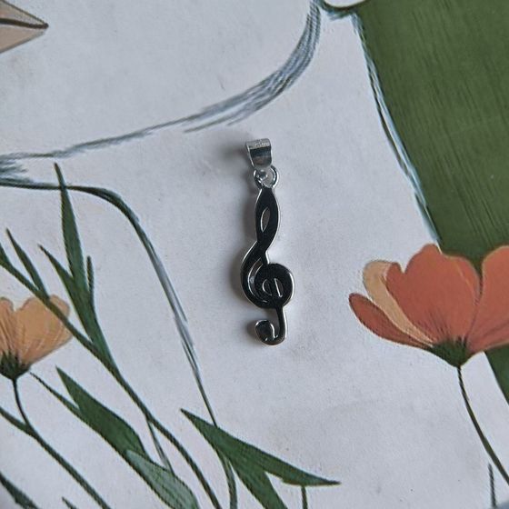 Silver pendant without stones