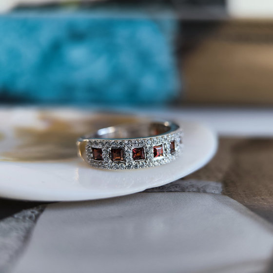 Silver ring with garnet 1.503ct