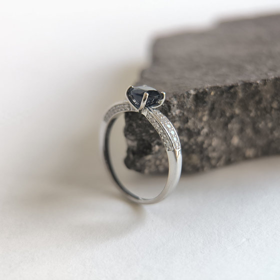 Серебряное кольцо с сапфиром 1.481ct