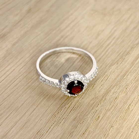 Серебряное кольцо с гранатом 1.01ct
