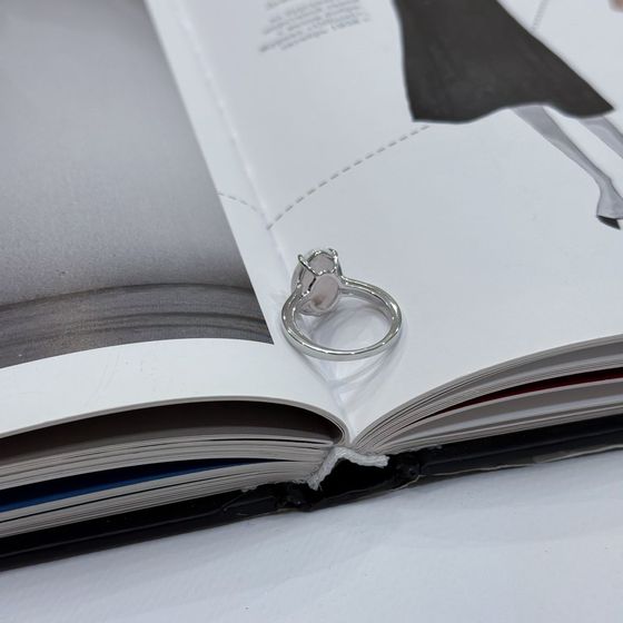Silver ring with opal 2.2ct