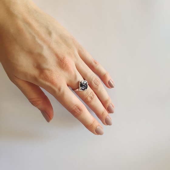 Sterling silver ring with sapphire 1.31ct, fianites