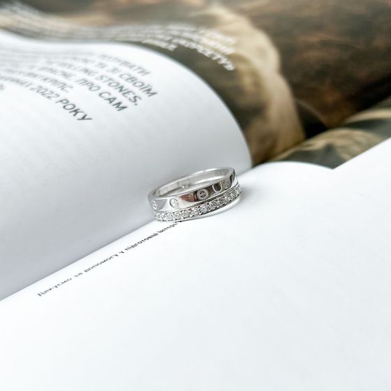 Золота каблучка з фіанітами 0.62ct