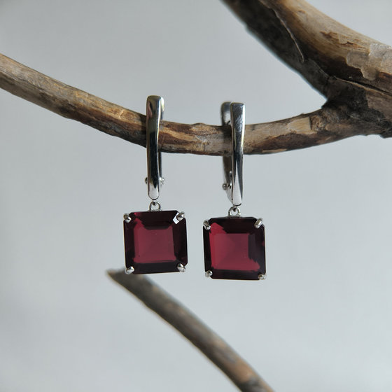 Silver earrings with a 7.825ct nano garnet