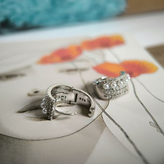 Silver earrings with pearls, fianites