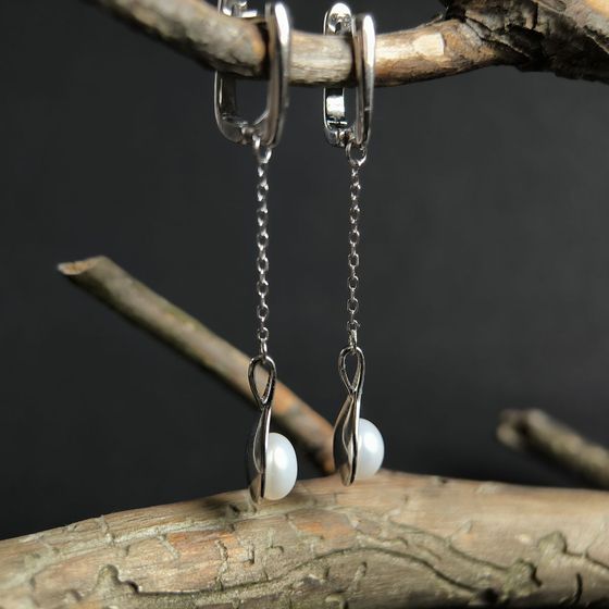 Silver earrings with pearls