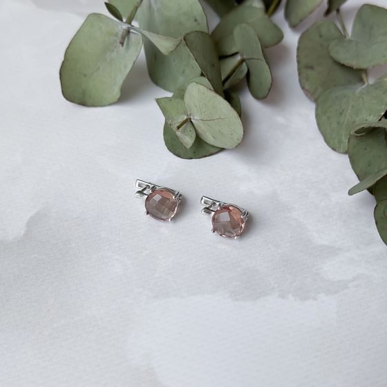 Silver earrings with 5.465 carats of sultanite