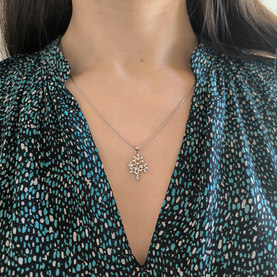 Silver pendant with cubic zirconia