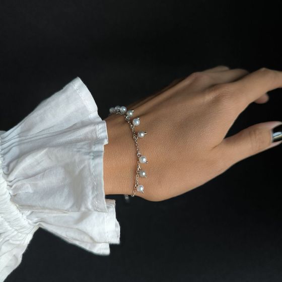 Silver bracelet with pearls