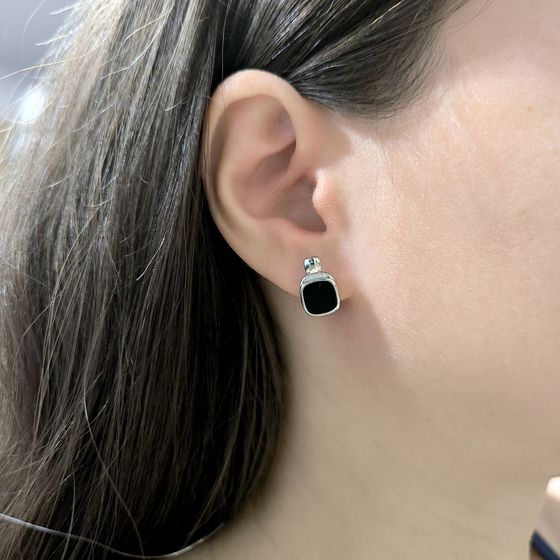 Silver earrings with onyx