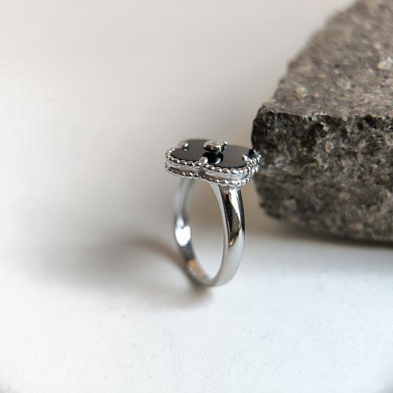 Silver ring with onyx, fianites